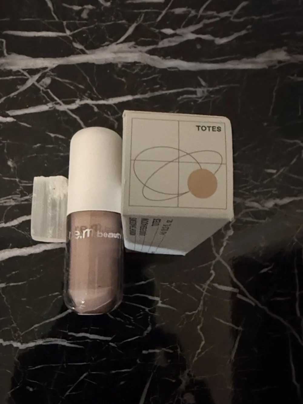 r.e.m. beauty Midnight Liquid Shadow Totes
